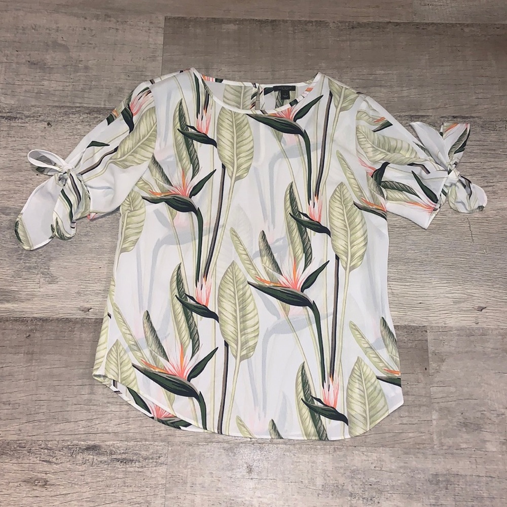LIKE NEW Ann Taylor Blouse